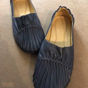 pintuck leather flat shoes